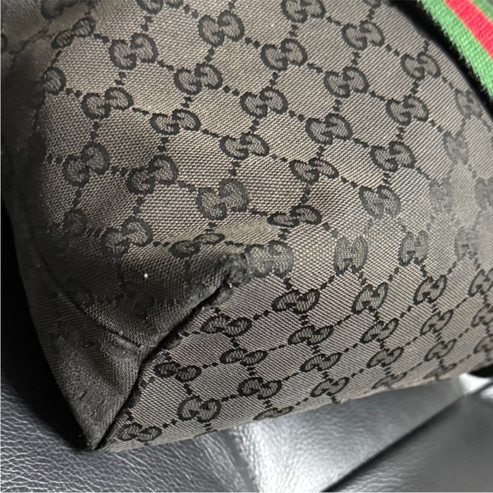 Gucci Sherry Line Black Messenger Bag with Iconic Green and Red Adjustable Strap - Picture 5 of 16